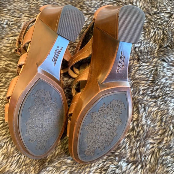 EARTH Lucinda Wedge Sandals - Picture 12 of 13